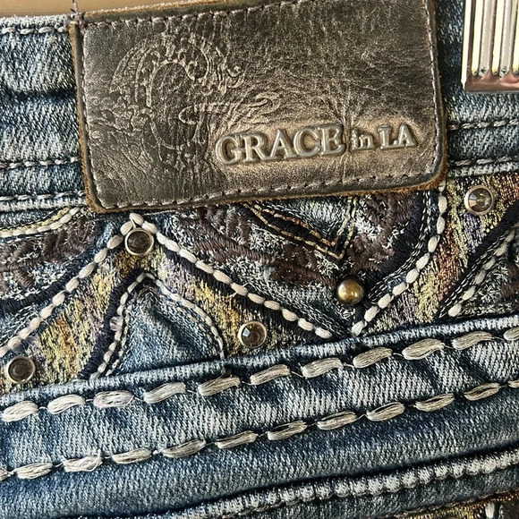 Grace in LA 27 Distressed Bootcut Jeans with Embellished Back Pockets Light Wash - Picture 8 of 12